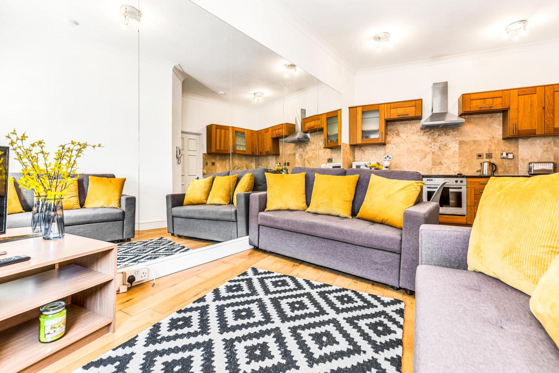Luxstay2 Earls Court Apartment - Sleeps Up To 8 Лондон Екстериор снимка